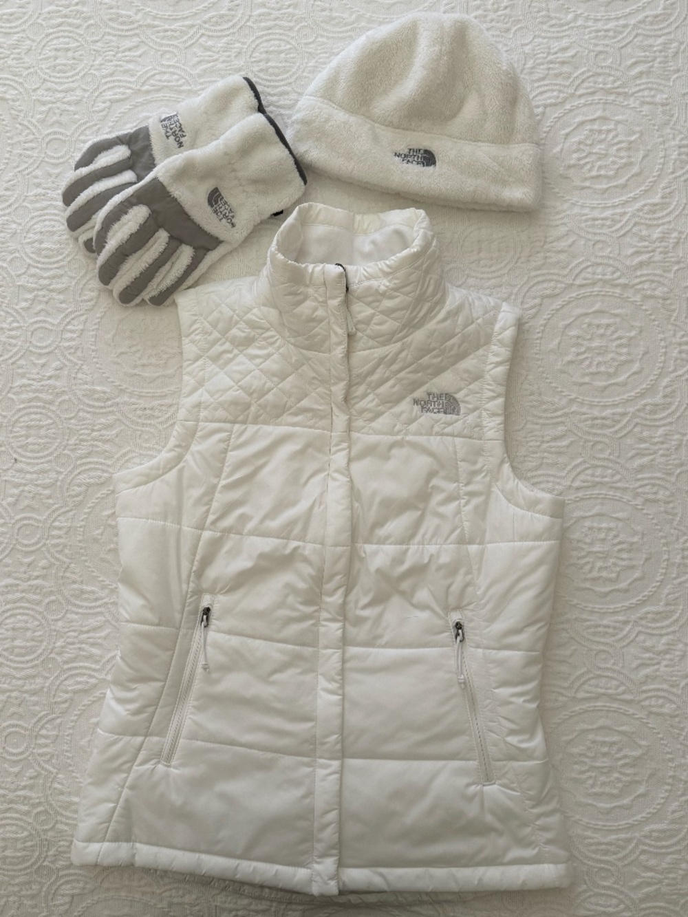The North Face Vest, Hat & Gloves Set, White, Size Small